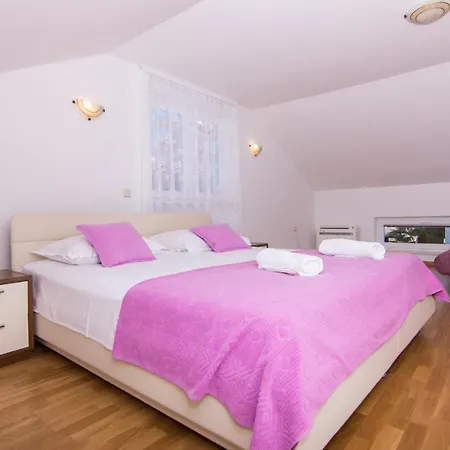 Cypress Apartment *